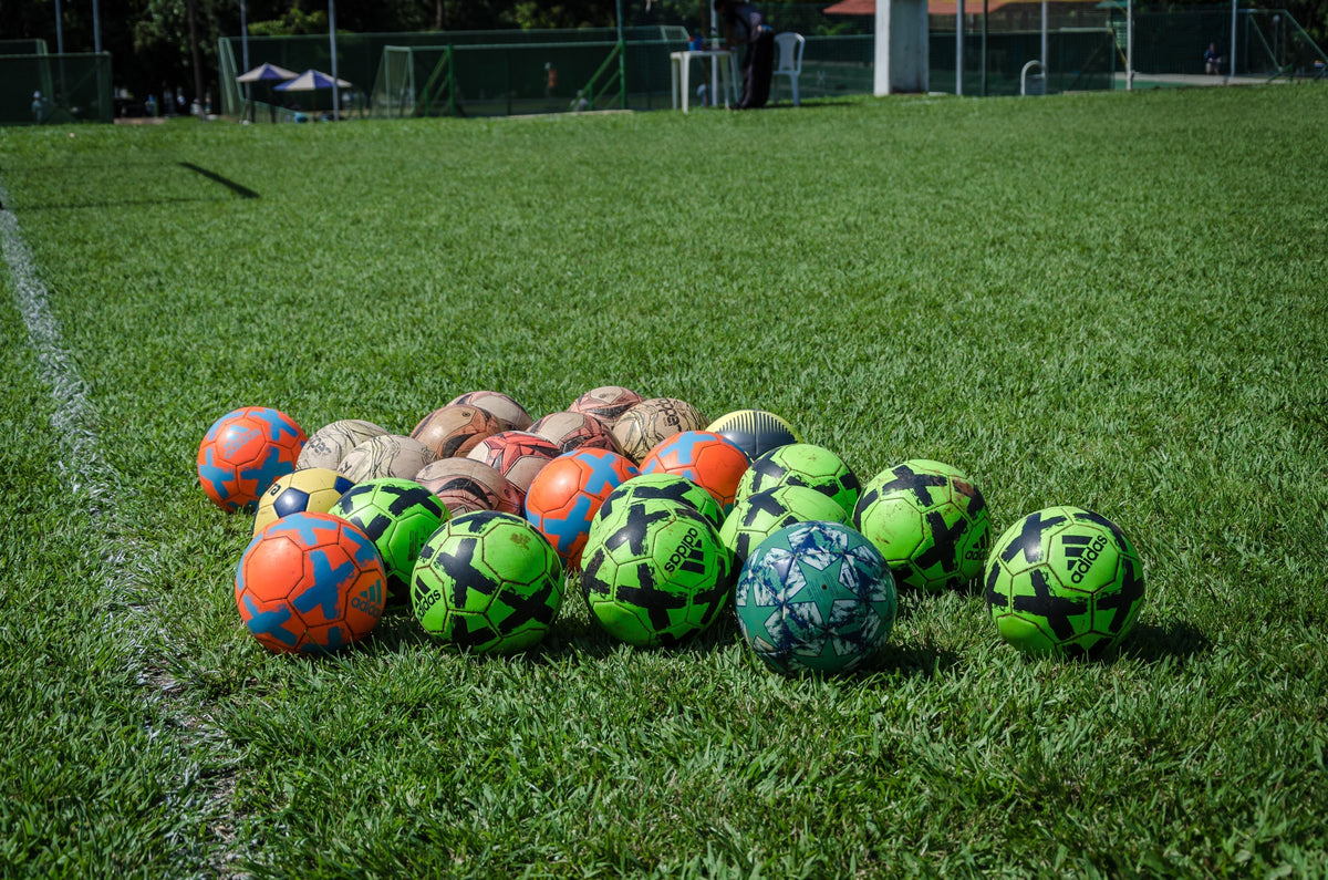 Fotbollsutrustning – Guide till rätt produkter & användning - TRÄNING & PERFORMANCE BUTIKEN