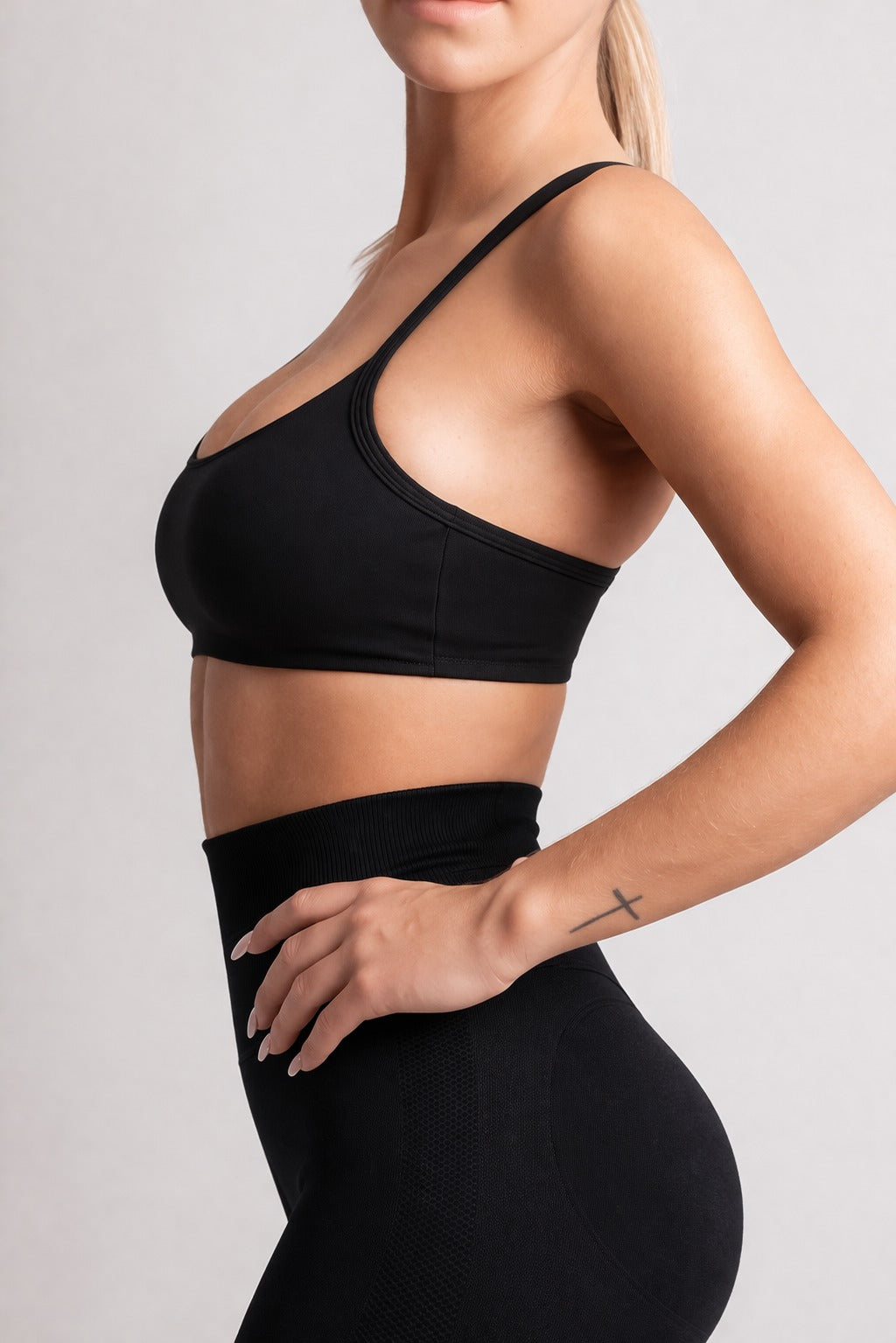NOIR Flow Bra Black