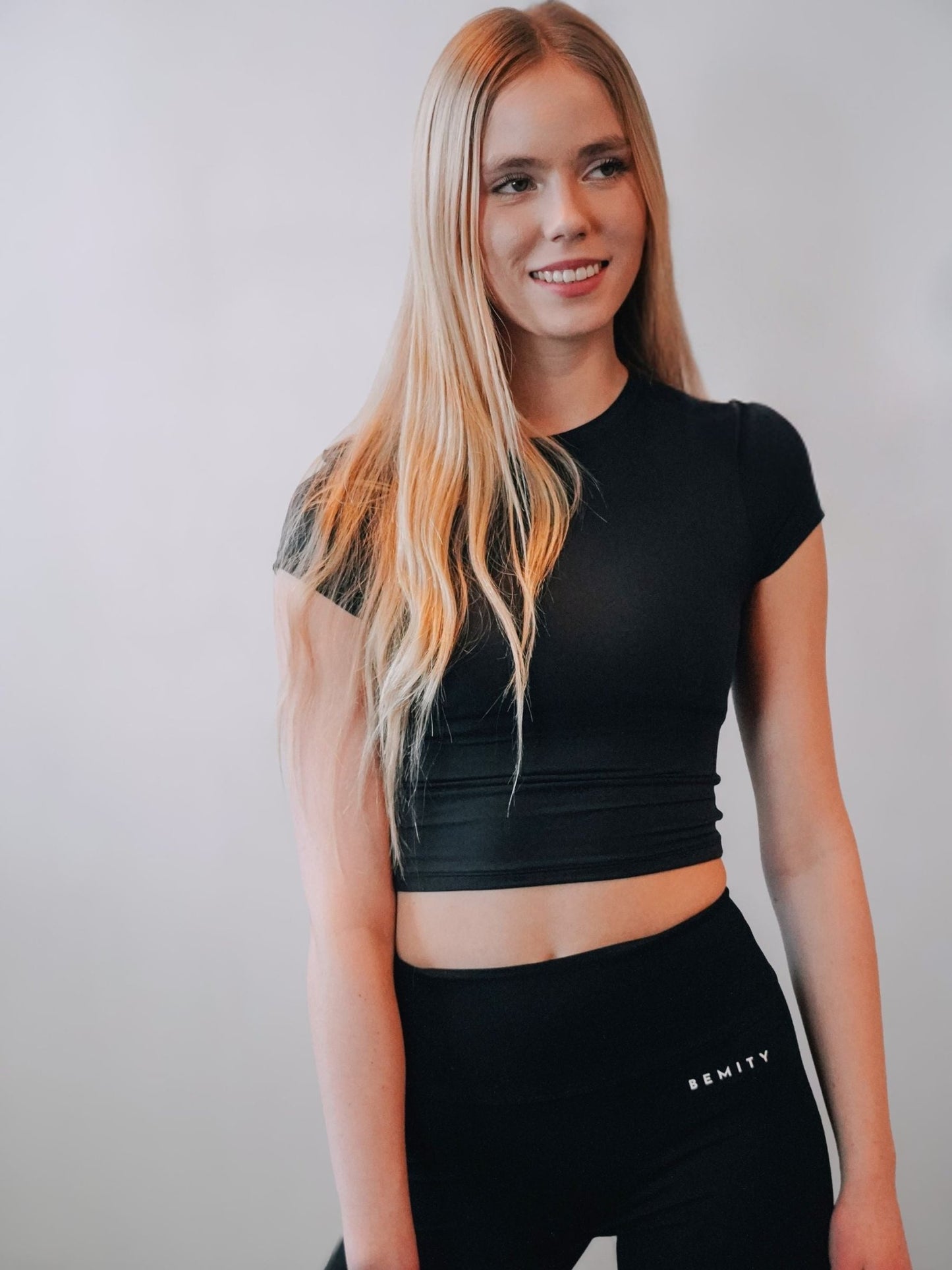 BEMITY CROP Tränings T-shirt - TRÄNING & PERFORMANCE BUTIKEN