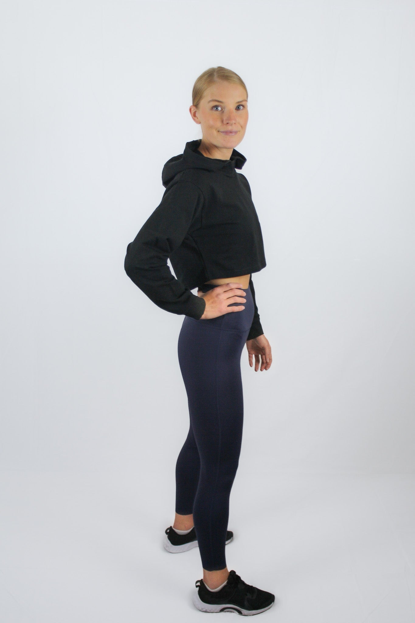MISS ON Crop Hoodie - TRÄNING & PERFORMANCE BUTIKEN