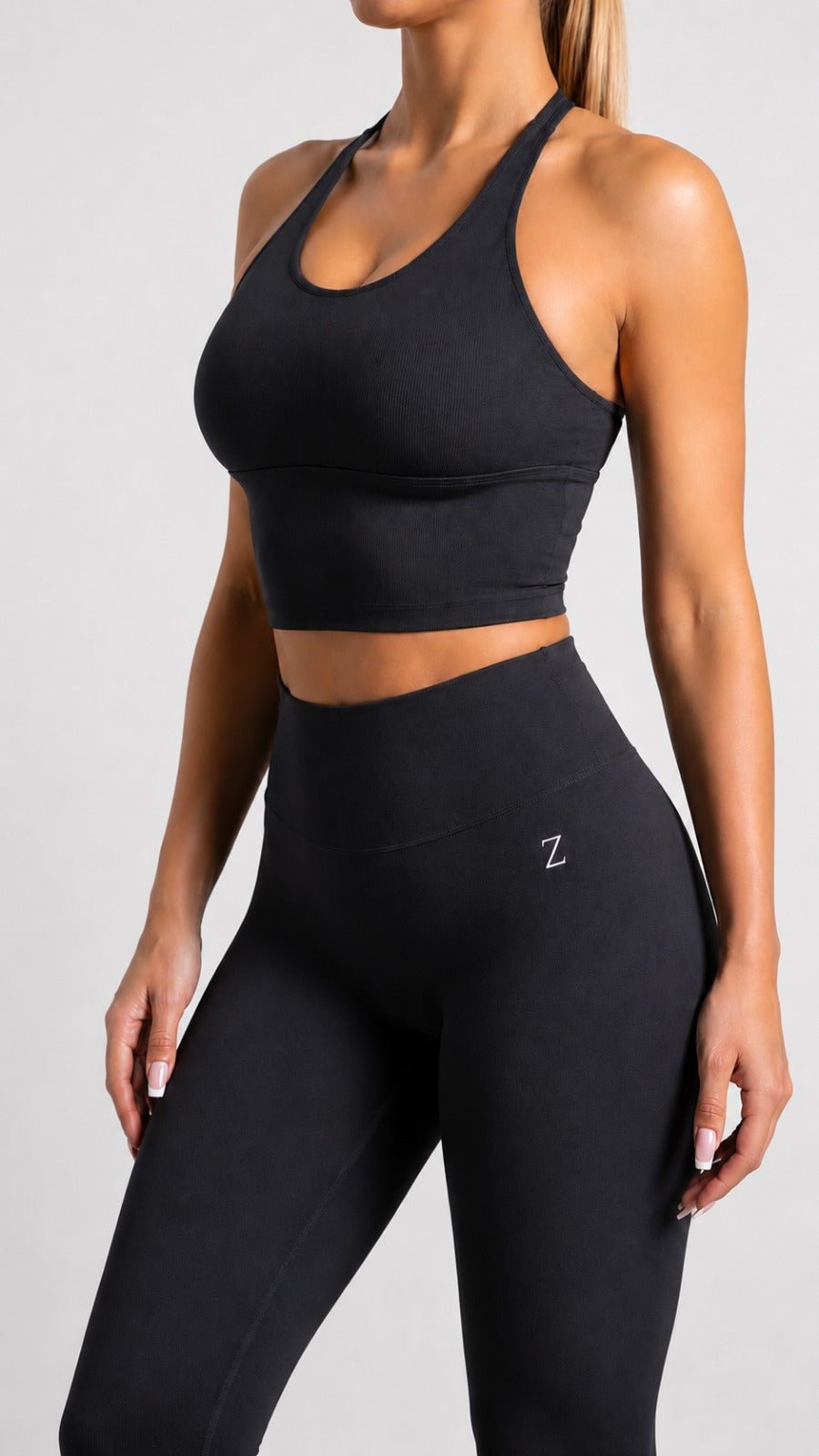 NOIR Cross Top Black - TRÄNING & PERFORMANCE BUTIKEN