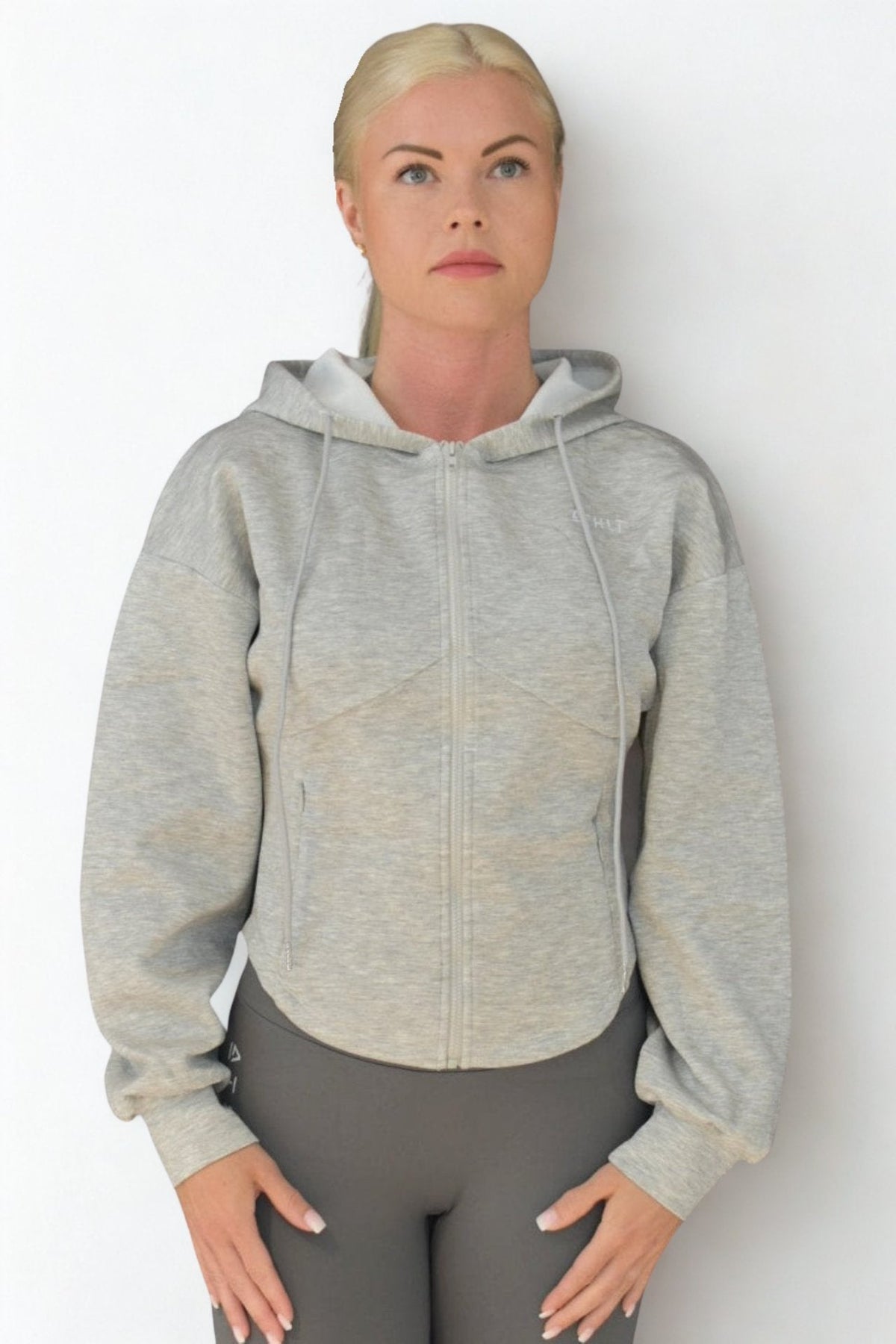 Ziphoodie kvinnor – figurpassad midja & fickor - TRÄNING & PERFORMANCE BUTIKEN